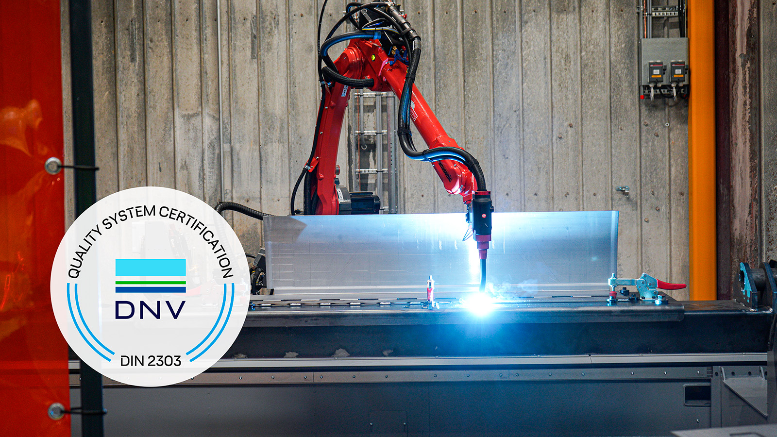 Robotsvetsning i produktionen hos Ib Andresen Industri i Langeskov, Danmark. Bilden illustrerar företagets DIN 2303-certifierade svetsprocesser och dokumenterade kvalitet.